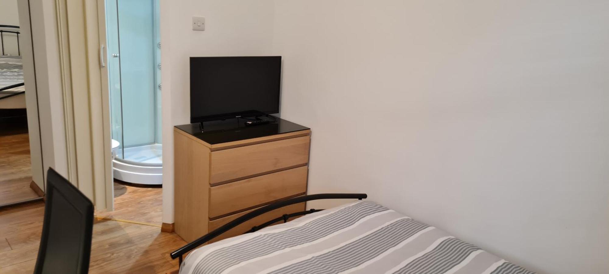 Luton, Lu3 Double Ensuite Room Лутон Экстерьер фото