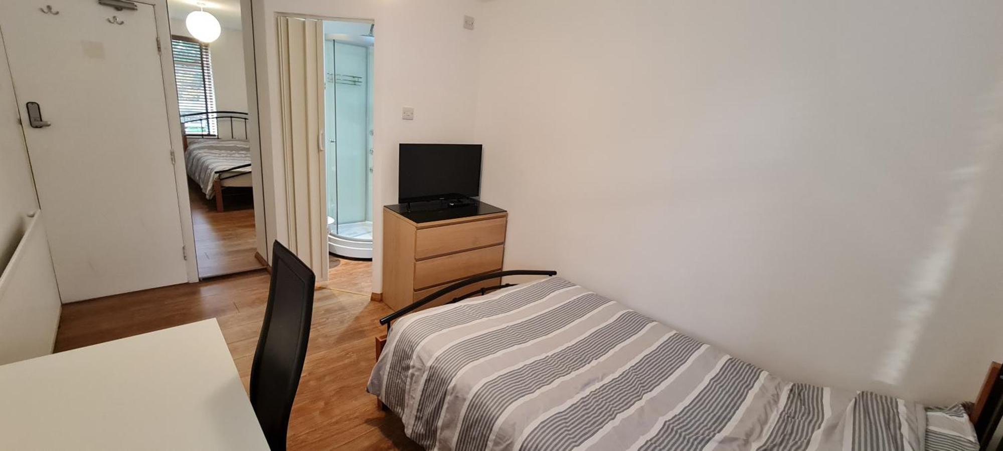 Luton, Lu3 Double Ensuite Room Лутон Экстерьер фото